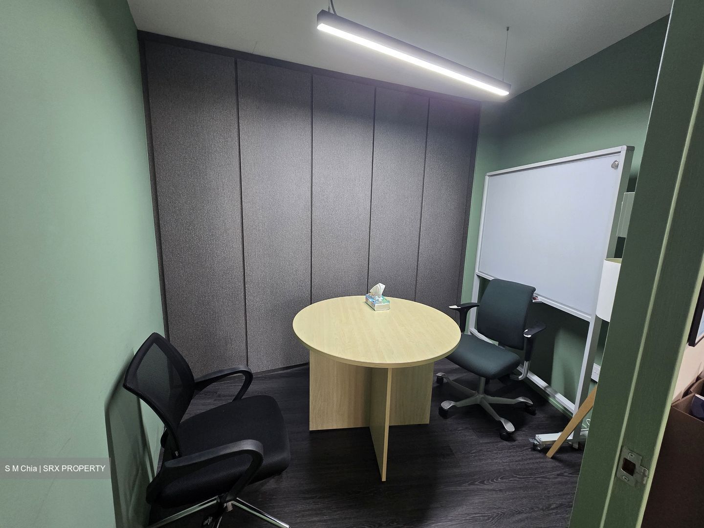 Tank Road (D9), Office #572529171